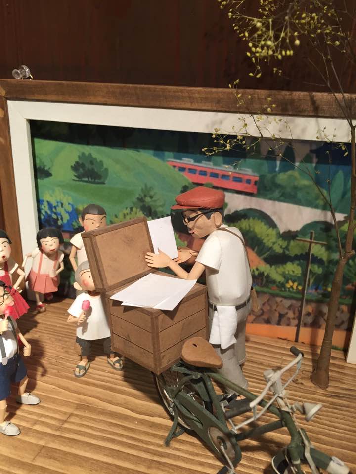 A photo and paper craft exhibition is being held at the Neighborhood